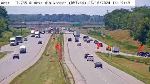 Traffic Cam DM - I-35/80/235 @ West Mixmaster (44)